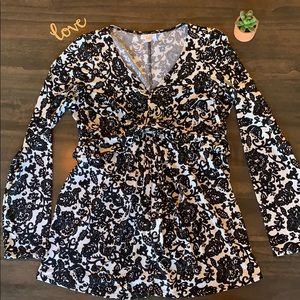 Pea in the Pod Black and cream maternity top